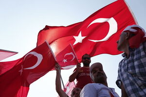 В Стамбуле проходит "Митинг демократии и мучеников", собравший миллион человек. Фоторепортаж