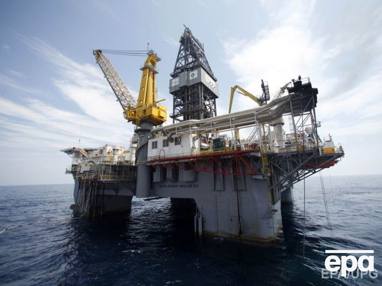 Нефть относительно стабильно дорожает четвертый день подряд