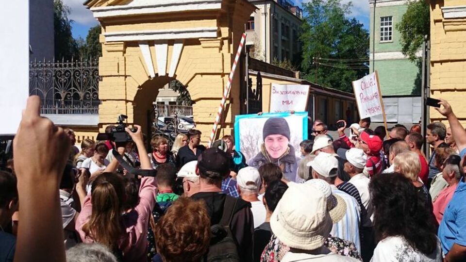 Надежда Савченко: Я попросила приехать людей, которые были в плену, чтобы они рассказали, как и что там происходит