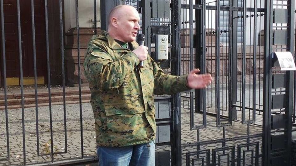 Коханивский: Журналистов и адвокатов не пускают, объяснений не дают