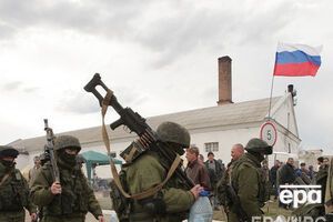 В некоторых районах Крыма установили блокпосты с автоматчиками