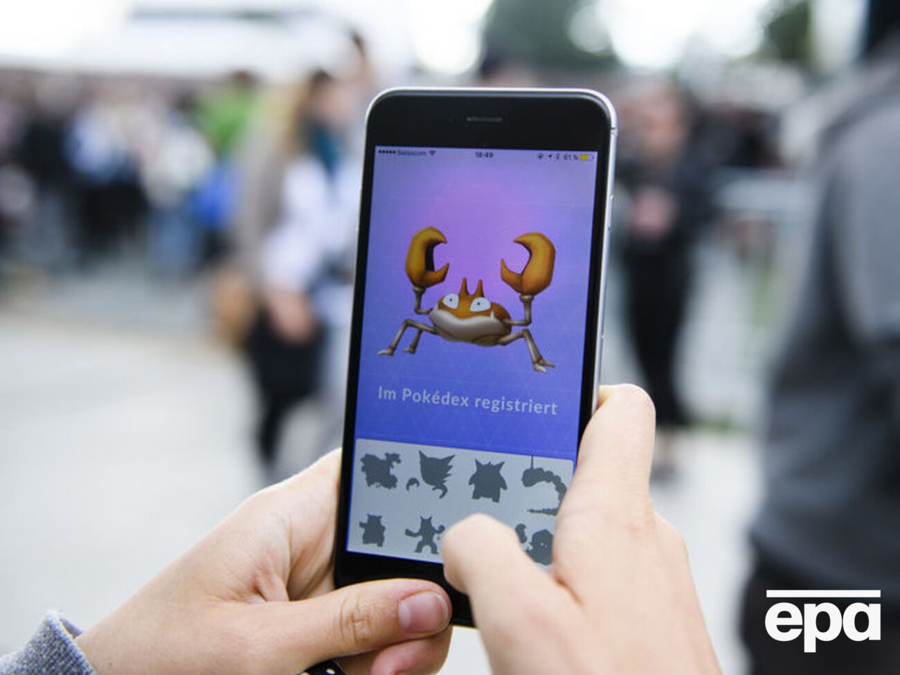 Бельгийские полицейские будут штрафовать увлекшихся смартфонами на дорогах