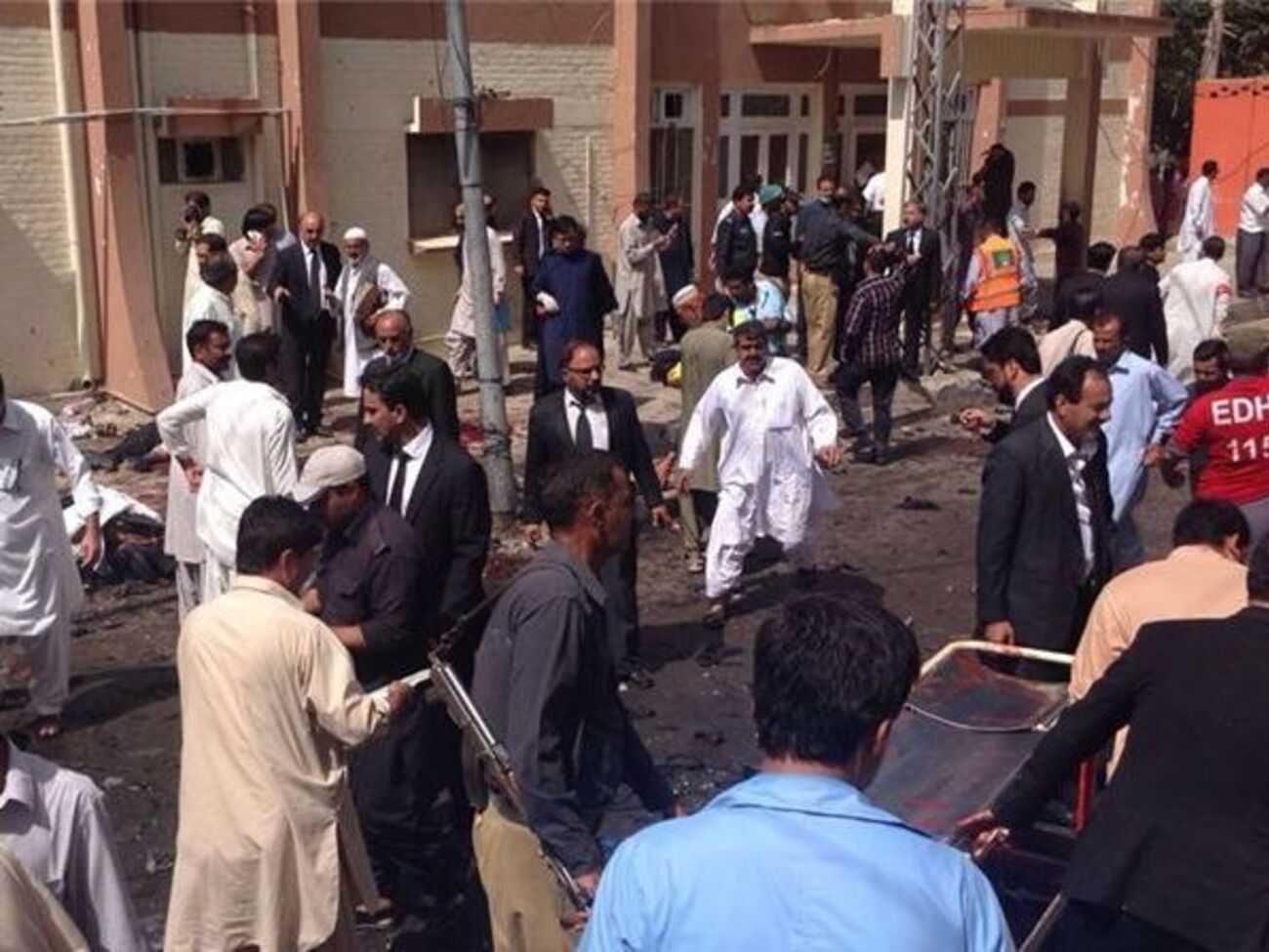 Бомба взорвалась у входа в реанимационное отделение больницы