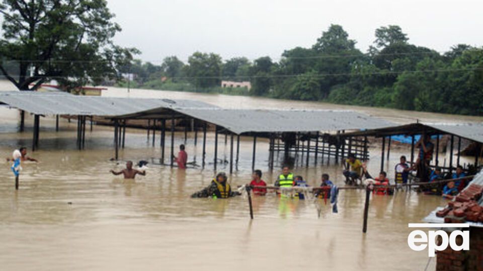 Вода разрушила более 16 тысяч домов