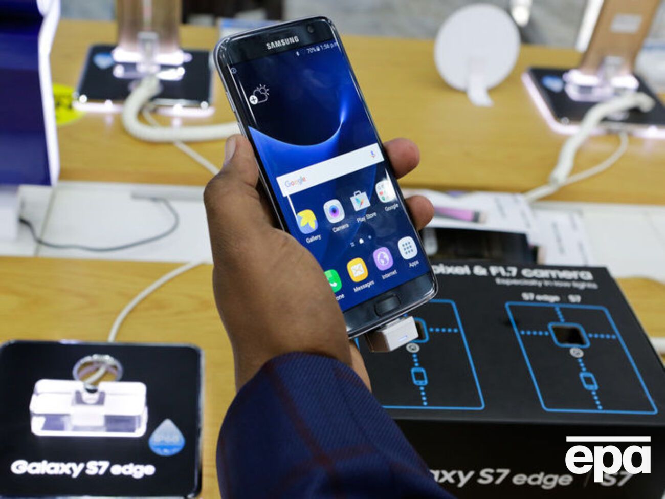 Уязвимость распространяется на американие версии смартфонов Samsung Galaxy S7 Edge