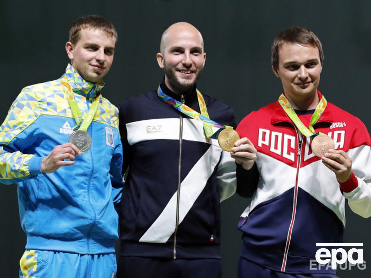 Кулиш (слева) завоевал первую медаль для сборной Украины