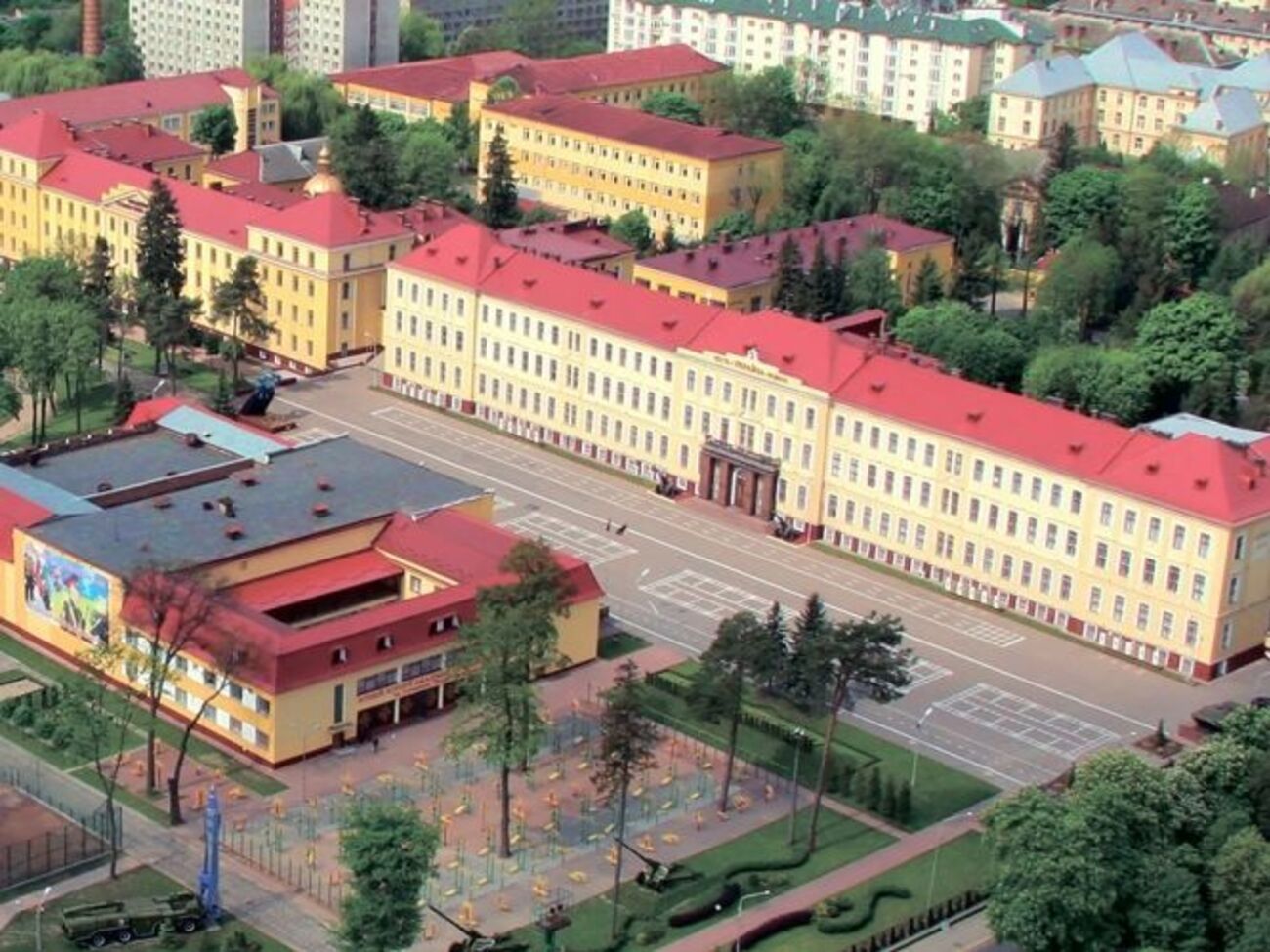 Офицер академии ударил курсанта во время учебного процесса