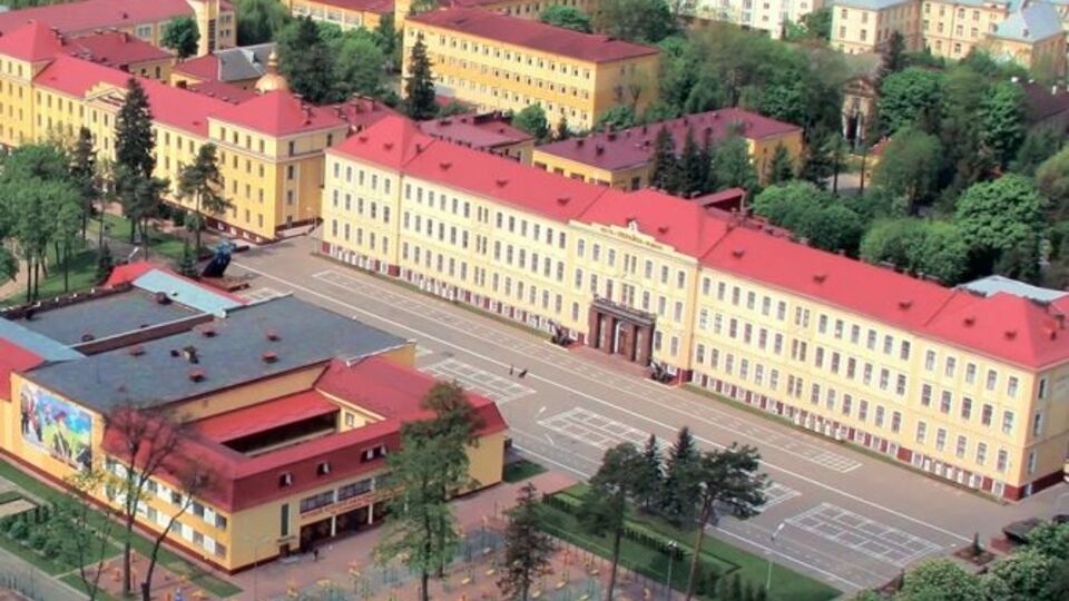 Офицер академии ударил курсанта во время учебного процесса