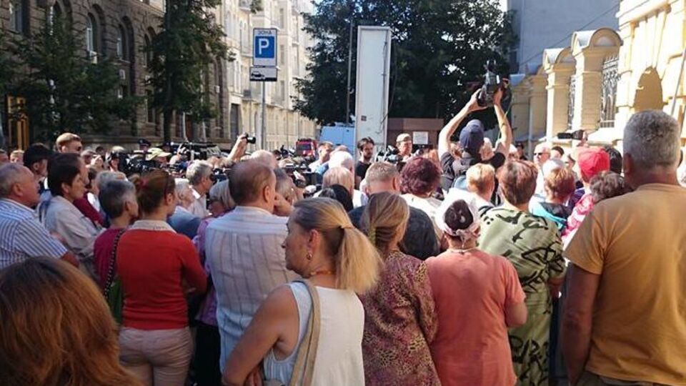 Сегодня возле Администрации Президента проходила акция протеста