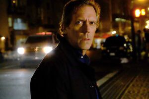 Лори снова играет роль врача