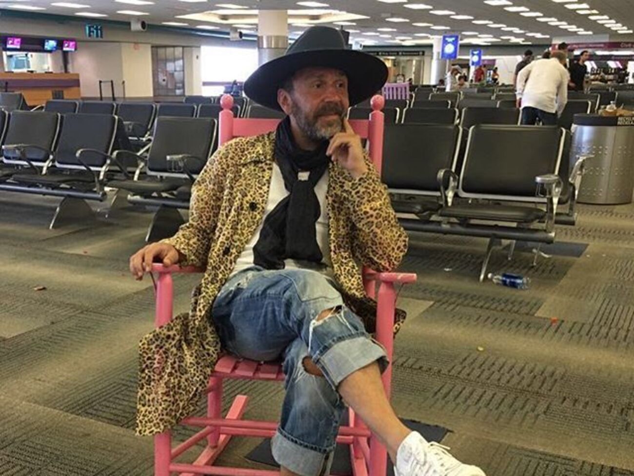 Шнуров:&nbsp;Пока Григорий Лепс играл в "Ленинграде" на барабанах, православная общественность обратилась в Роскомнадзор с требованием заблокировать клип "В Питере&nbsp;&ndash; пить", а "Бургер Кинг" принес свои извинения