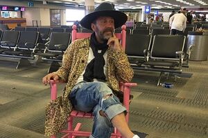 Шнуров: Пока Григорий Лепс играл в "Ленинграде" на барабанах, православная общественность обратилась в Роскомнадзор с требованием заблокировать клип "В Питере – пить", а "Бургер Кинг" принес свои извинения