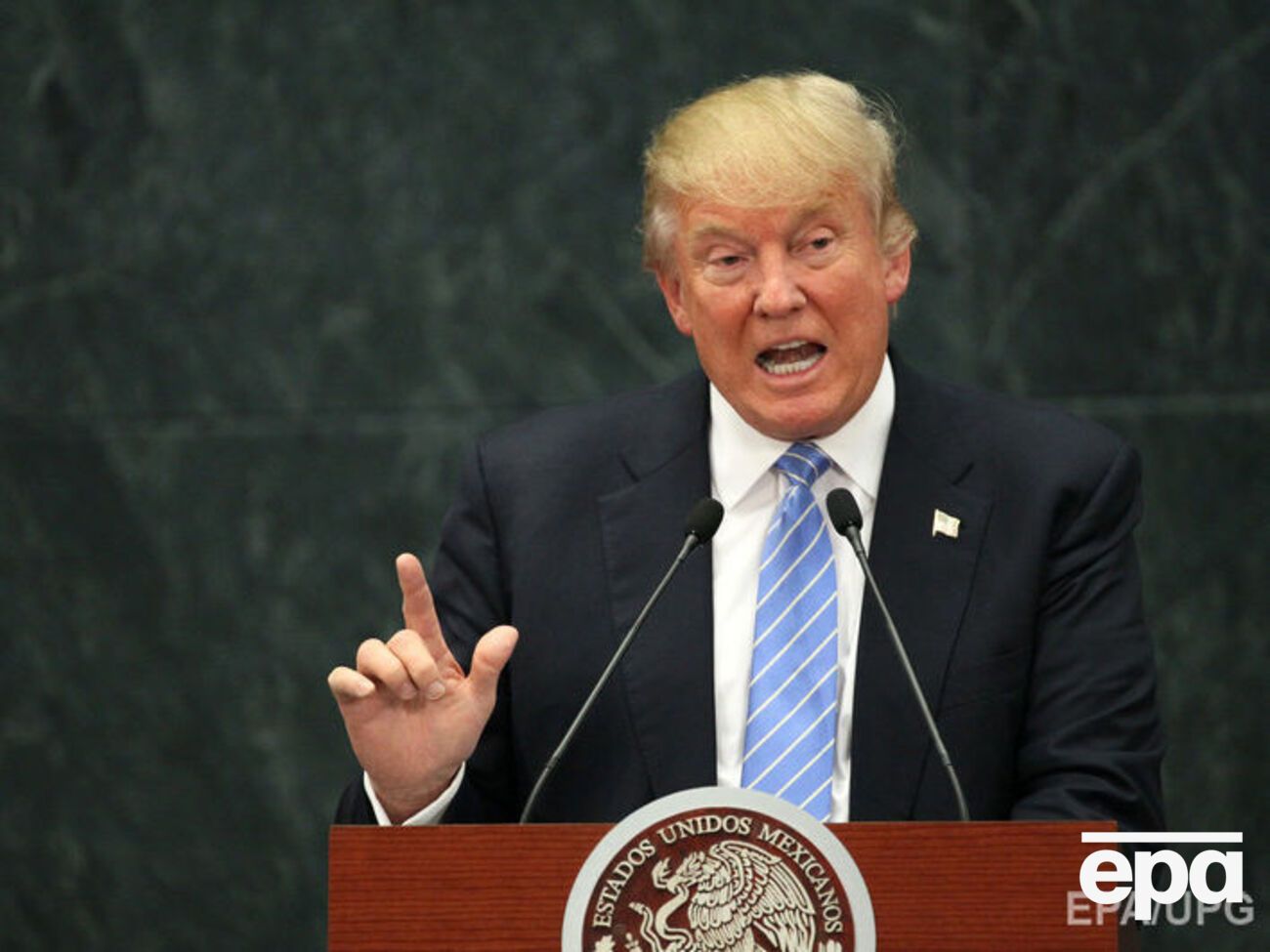 В феврале Трамп оценивал стоимость стены в $8 млрд