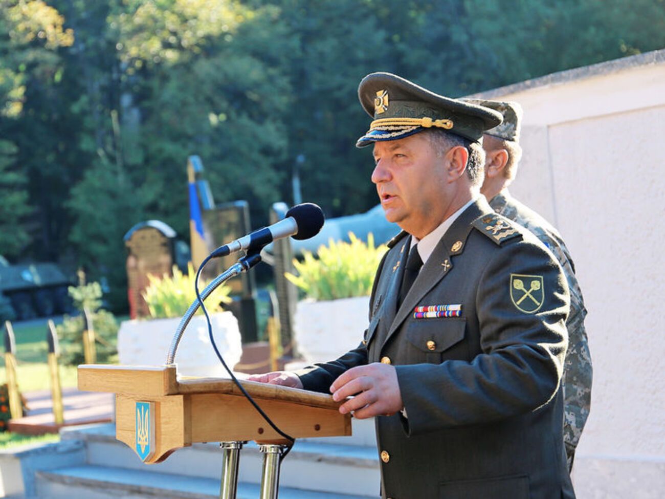 Полторак: Мне каждые 15 минут поступает информация относительно ситуации на востоке Украины