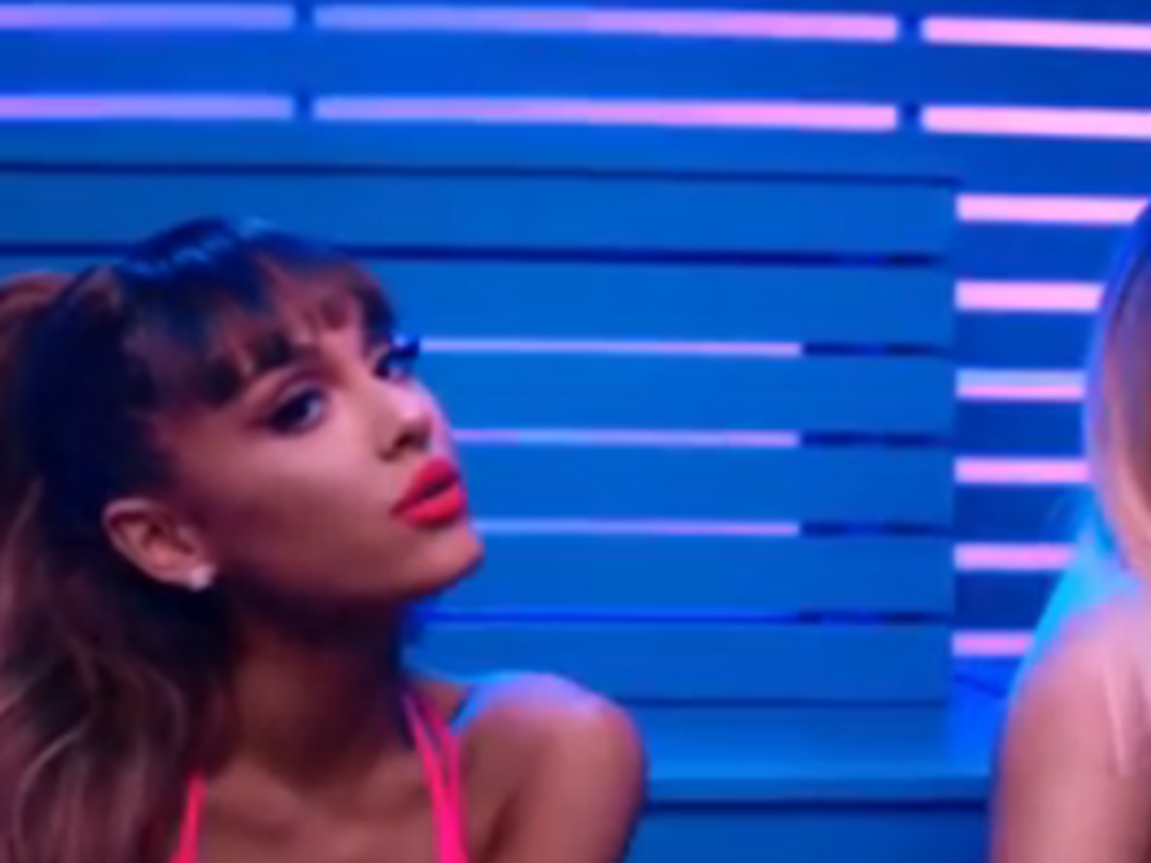 Гранде и Минаж устроили зажигательные танцы