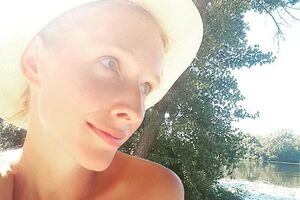 На странице проекта "Светская жизнь" в Instagram показали, как Осадчая выглядела в начальной школе