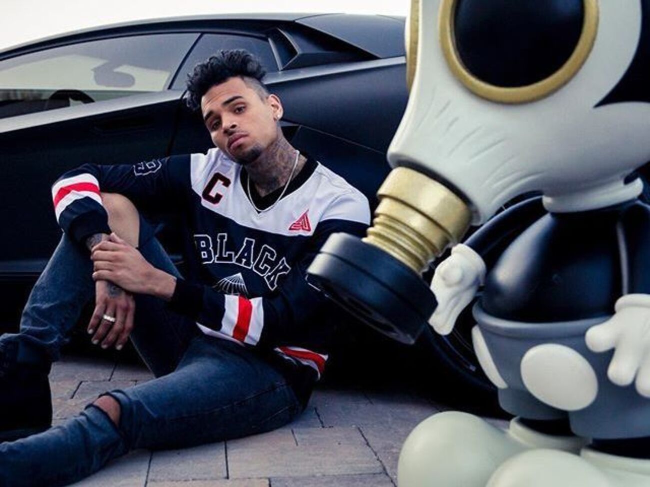 Браун поделился новой песней