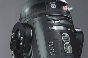 Дроид C2-B5 создала компания Rogue One