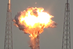 Ракета Falcon 9 взорвалась во время заправки
