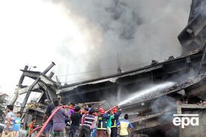 Часть здания фабрики разрушена взрывом