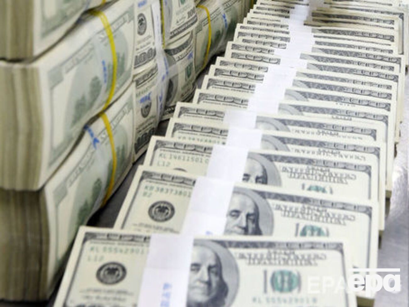 При обыске у полковника МВД РФ изъяли мешок долларов