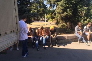 Филатов: Оппоблок нанял детей по 100 гривен раздавать шарики