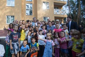 Порошенко ознакомился с завершением строительства жилого дома для военных СБУ, которые принимали участие в АТО