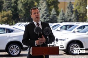 Медведев: В советский период автомобиль был у каждого десятого человека. Сейчас автомобиль есть в каждой семье, все ездят