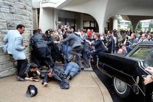 Совершившего покушение на Рейгана Джона Хинкли-младшего отпустили из психбольницы