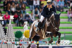 Онищенко во время выступления на Всемирных конных играх 2014 года