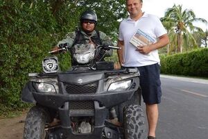 Каськив (на фото справа) в Панаме