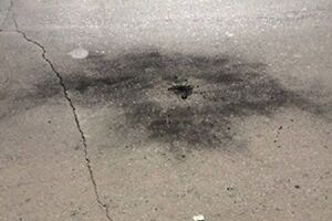 Асфальт поврежден на месте взрыва