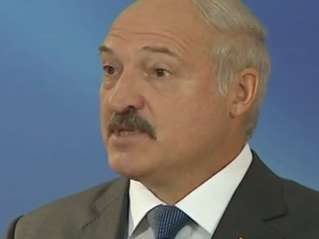 Александр Лукашенко:&nbsp;Инвалидов скрутили, флаги забрали