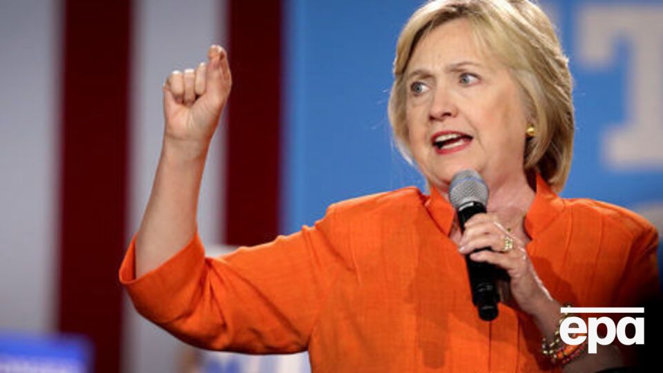 Хиллари Клинтон заверила журналистов, что чувствует себя хорошо