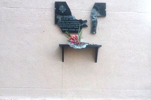 Полиция ищет неизвестных, повредивших памятные доски