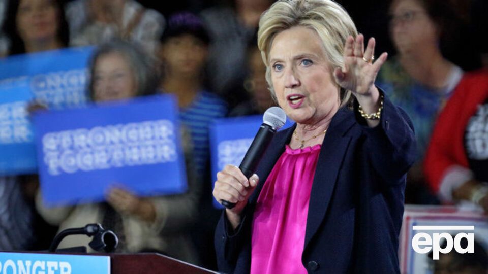 Клинтон отменила поездку из-за болезни