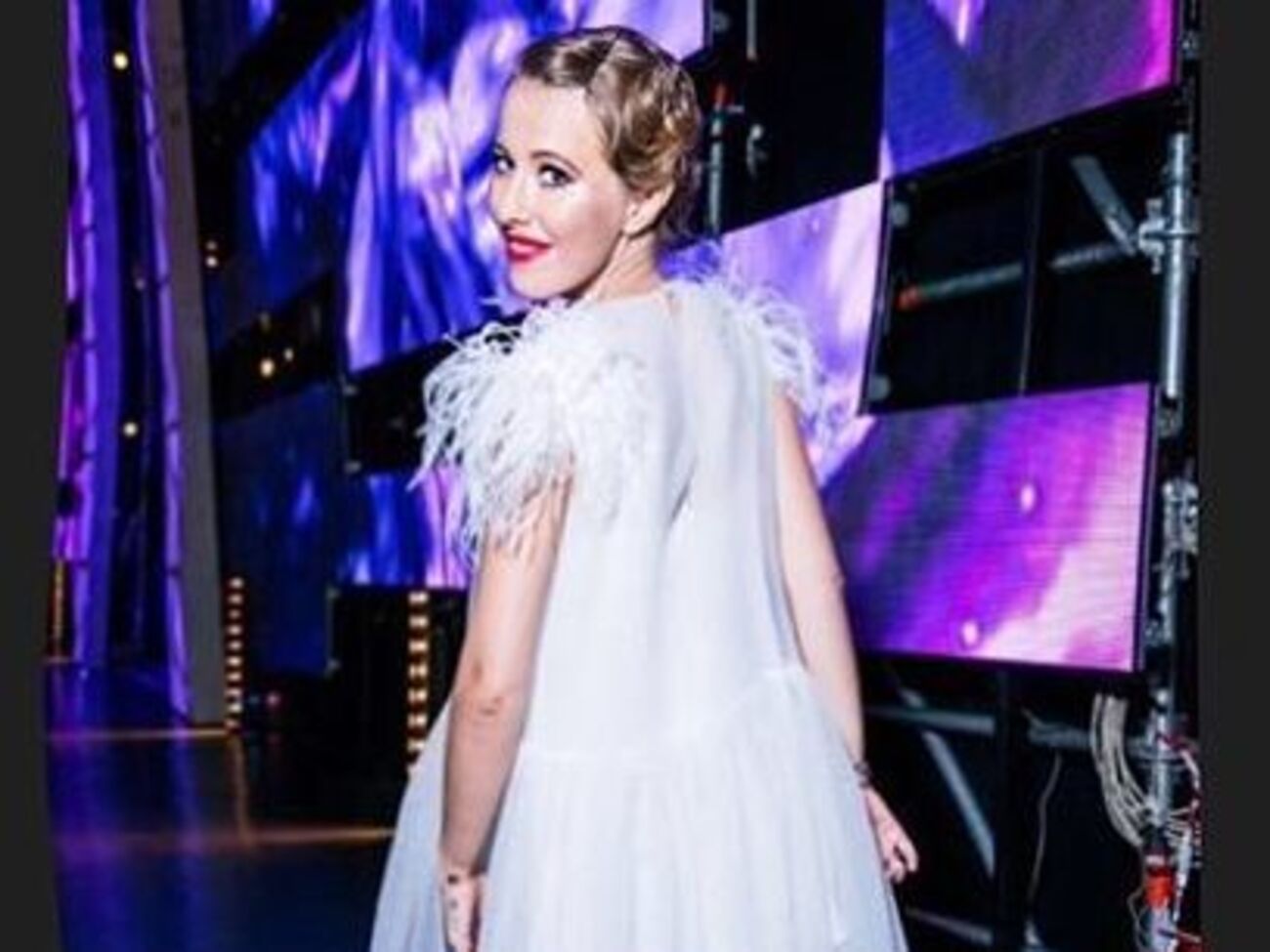 Собчак: Праздник в небе для Максима Виторгана: конфетки и душевное письмо от любимой авиакомпании и бегемот на соседнем кресле