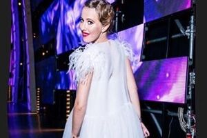 Собчак: Праздник в небе для Максима Виторгана: конфетки и душевное письмо от любимой авиакомпании и бегемот на соседнем кресле