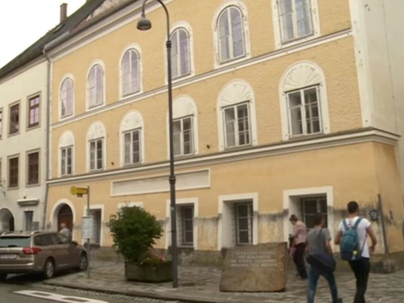 Правительство приняло решение об отчуждении дома, где родился Гитлер