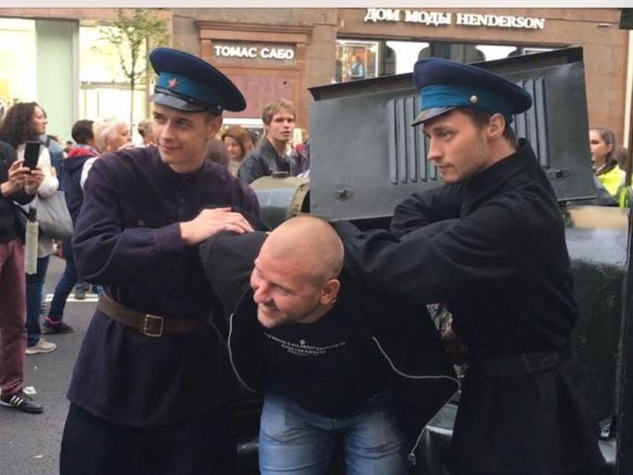 Елена Рыковцева: Самые странные композиции для фотографирования образовывались у автобуса ЗИС-8