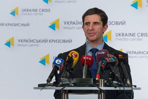 Шкиряк: Аваков обладает достаточно хорошим чувством юмора, чтобы посмеяться над таким вбросом, впрочем, как и Турчинов, которому сегодня сватают министерское кресло
