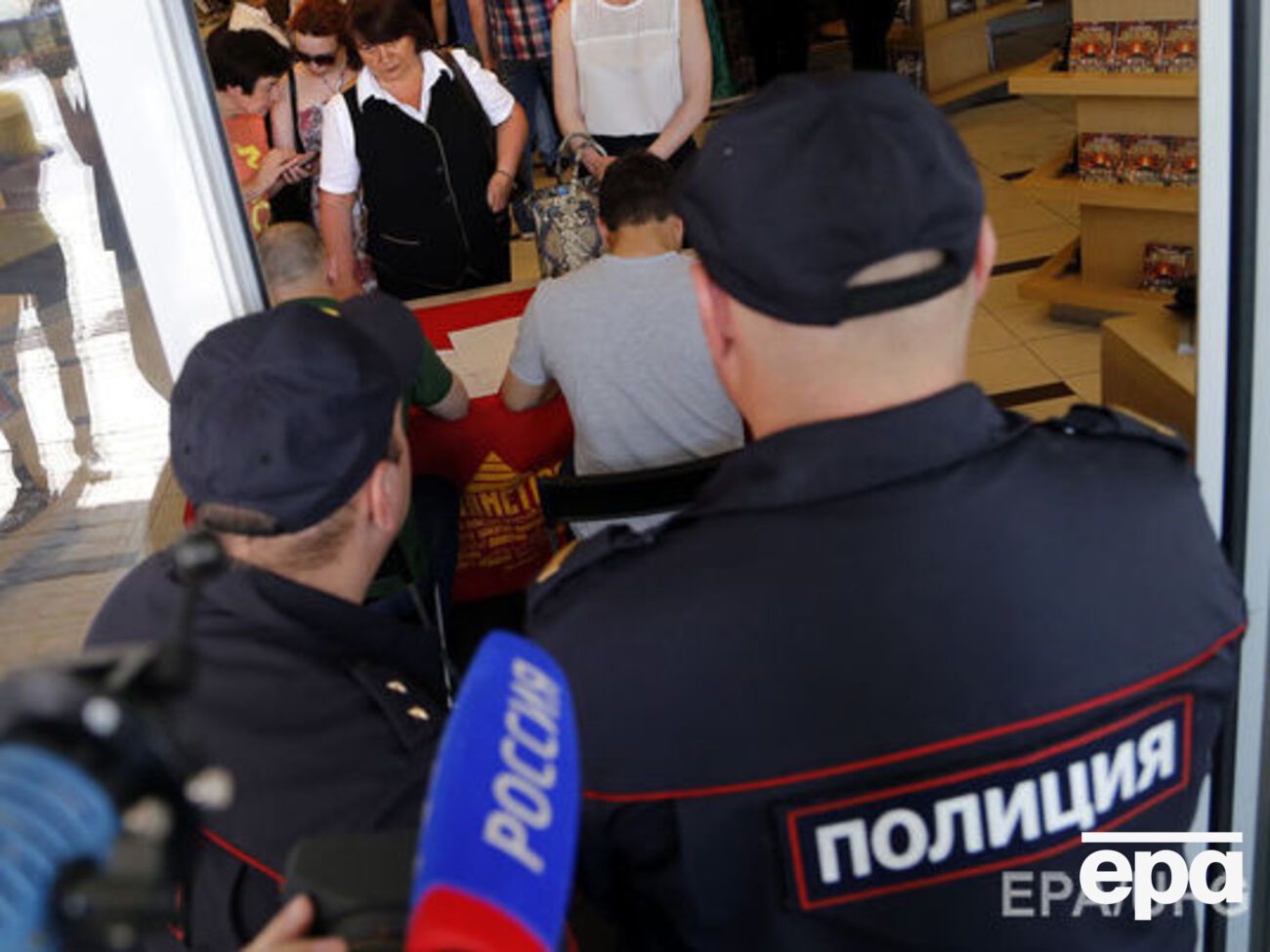 Диктофон активиста случайно записал диалог российских полицейских