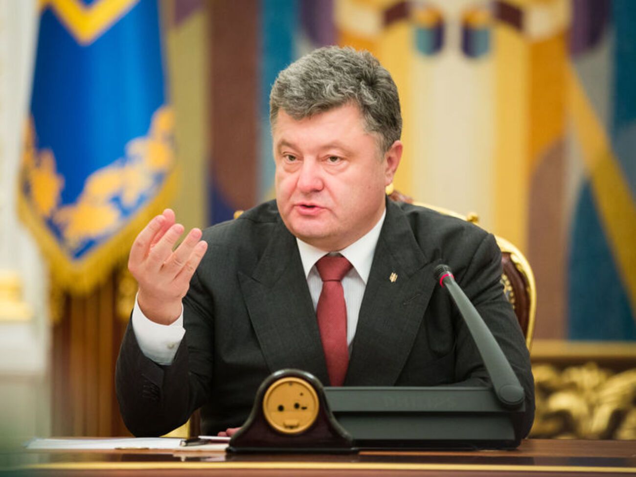 Порошенко отметил, что остается сторонником политико-дипломатического урегулирования ситуации на Донбассе