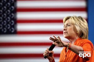 Клинтон вернется в избирательную гонку до конца недели, заверили в ее штабе