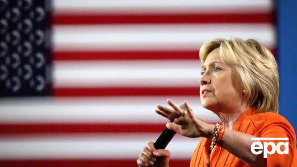 Клинтон вернется в избирательную гонку до конца недели, заверили в ее штабе