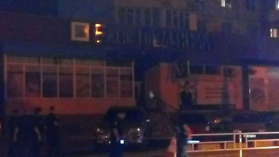 Полиция: В результате взрыва повреждены входные двери в отделение
