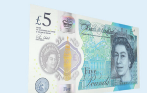 Изображение королевы – на обратной стороне пластиковой купюры