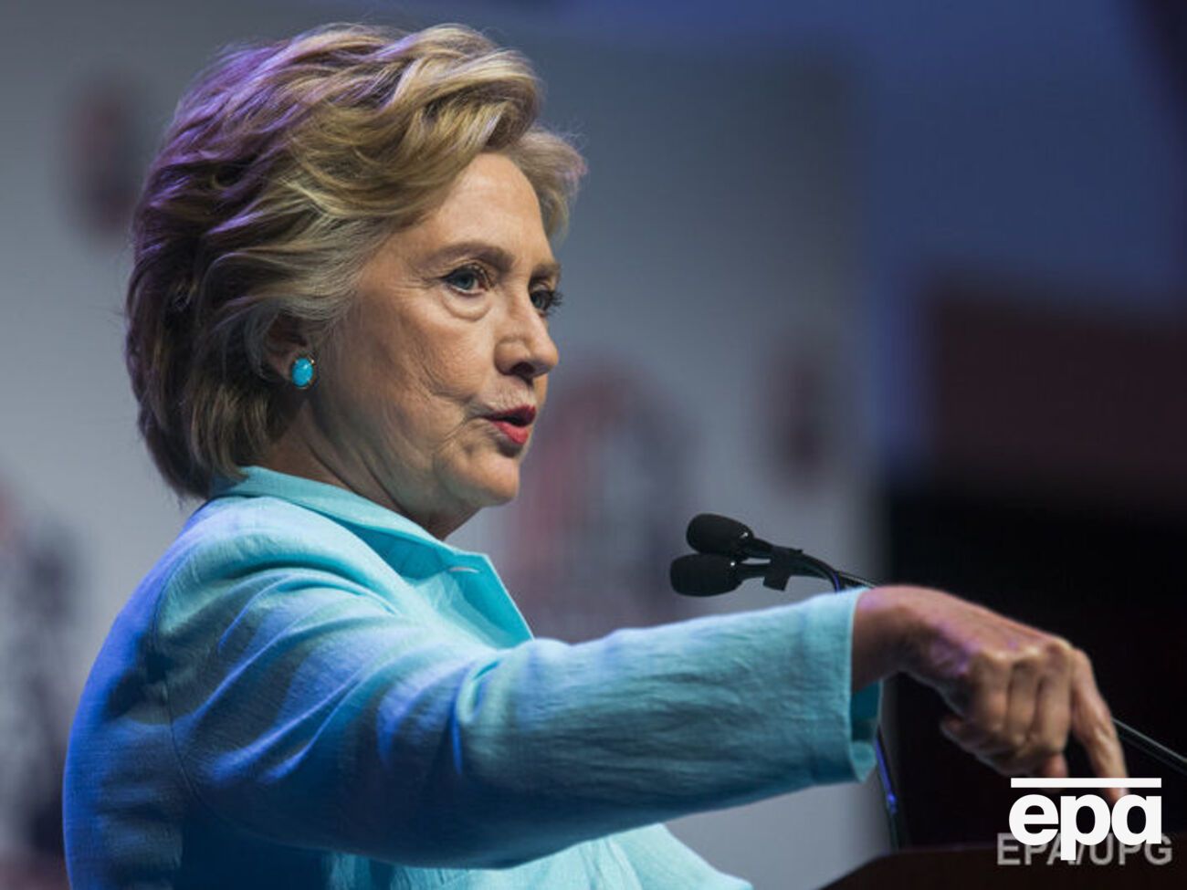 The New York Times опубликовала расследование, что Хиллари Клинтон помогла России выкупить одну пятую месторождений урана в Америке. После чего, по данным издания, российская компания перечислила в Фонд Клинтонов $2,35 млн