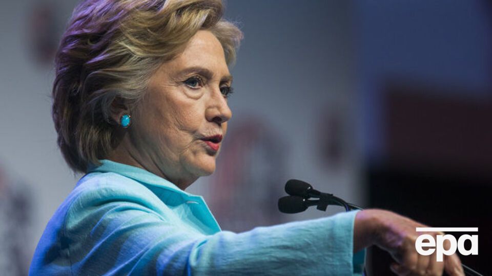 The New York Times опубликовала расследование, что Хиллари Клинтон помогла России выкупить одну пятую месторождений урана в Америке. После чего, по данным издания, российская компания перечислила в Фонд Клинтонов $2,35 млн