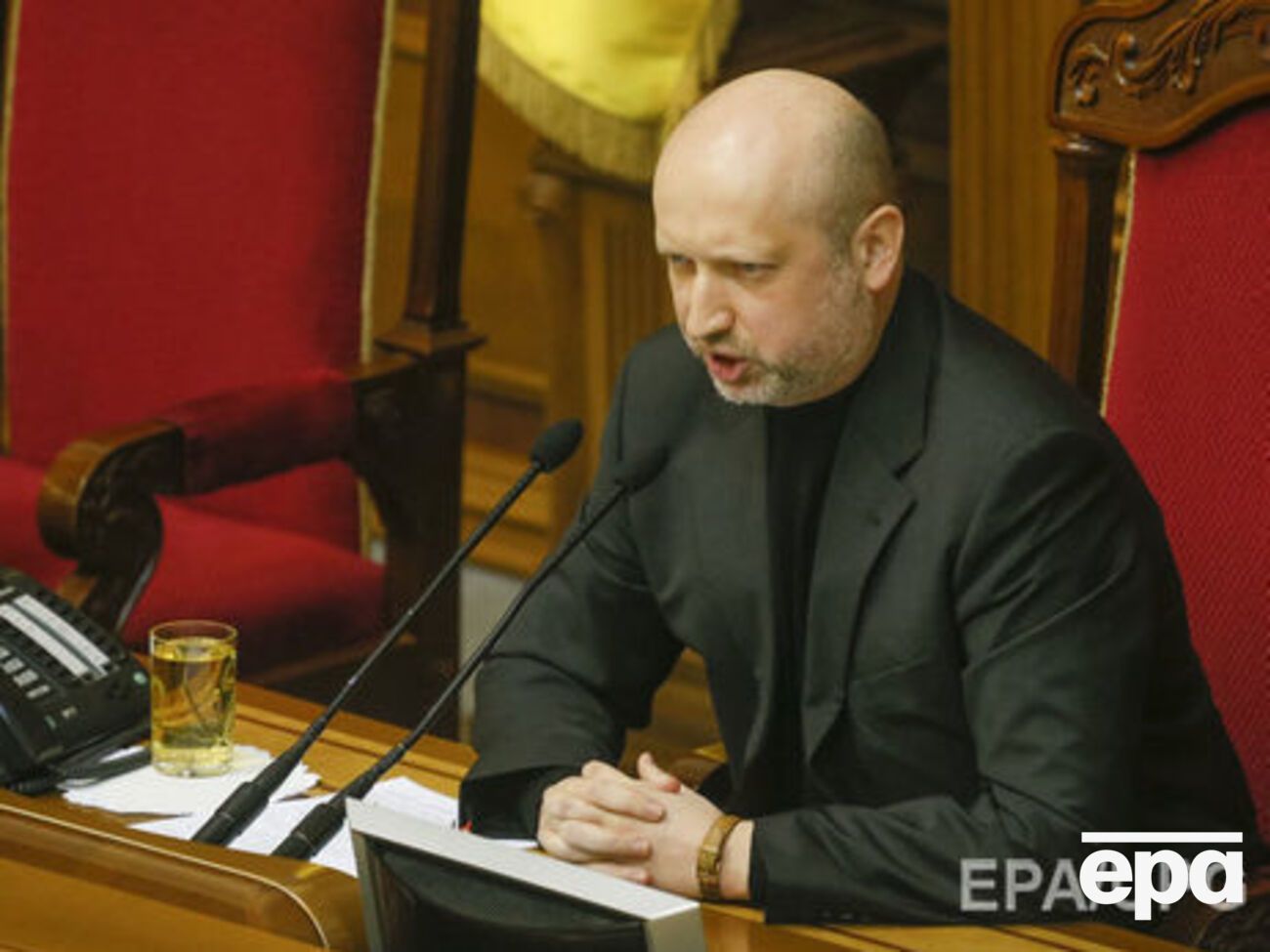 Если бы кто-то из парламентариев погиб от "самосуда" людей на Майдане, Верховная Рада перестала бы работать, отметил Турчинов